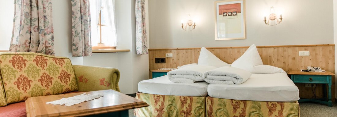 Doppelzimmer mit Schlafsofa - Apart Hotel Garni Alt Kaisers - Sölden