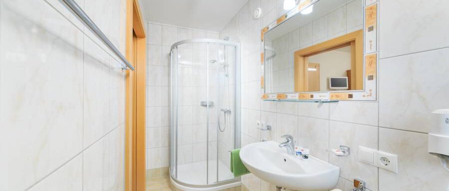 Badezimmer mit Dusche - Apart Manuel - Sölden