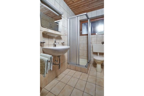 Badezimmer mit Dusche und WC - Haus Alpengruss - Sölden