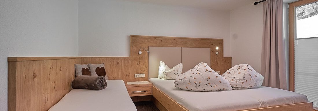 Schlafzimmer - Hotel Garni Schönblick Apart - Sölden