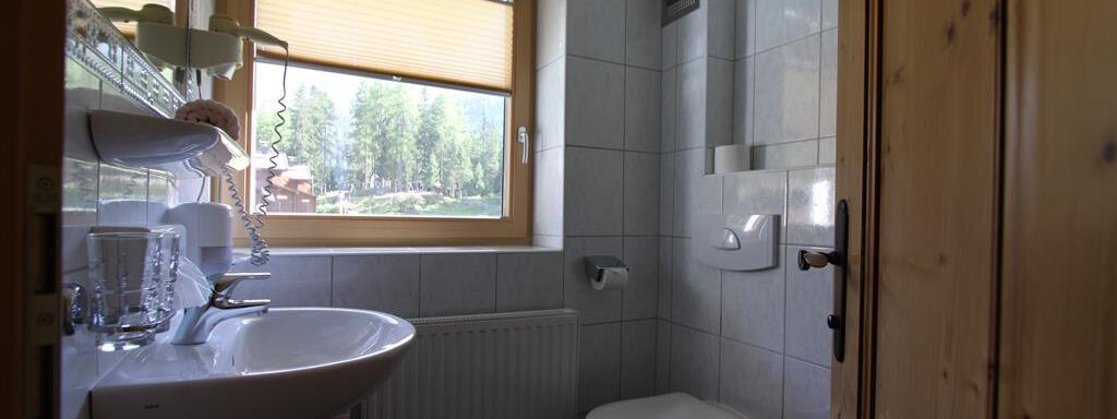 Doppelzimmer Buche Bad 15 - Pension Waldesruh - Sölden