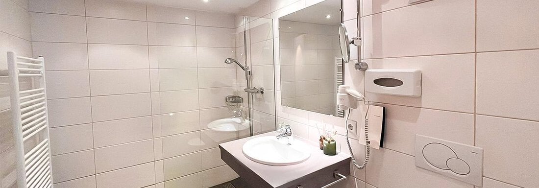 badezimmer_doppelzimmer_bergheim2_WZ - Sporthotel Garni Bergheim - Sölden