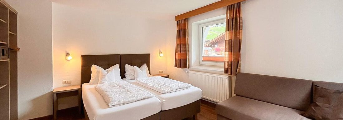 Schlafzimmer_bergheim1_3personen_dz&ez_WZ - Sporthotel Garni Bergheim - Sölden