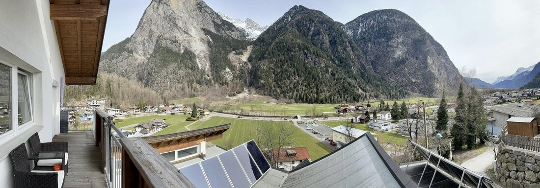 Aussicht vom großen Balkon - Appartement Bergglück - Umhausen