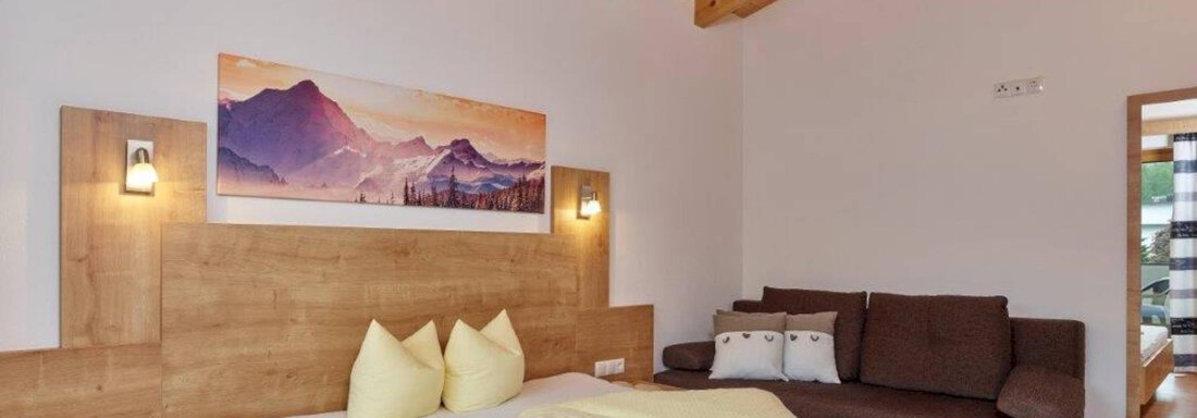 Doppelzimmer mit Sichtdachstuhl - Appartement Bergkristall - Umhausen