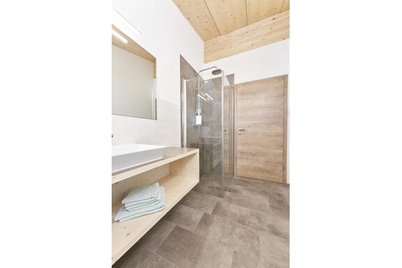 Badezimmer mit Dusche - Appartement Fritz - Umhausen