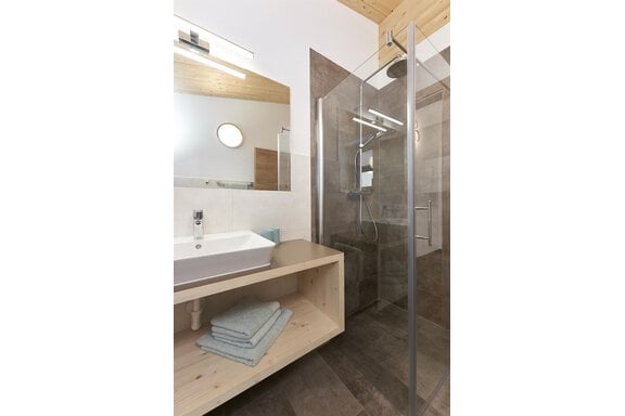 Badezimmer mit Dusche - Appartement Fritz - Umhausen