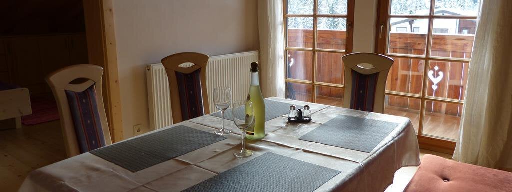 Essen mit herrlichem Blick nach draussen - Berghütte Schöpf - Umhausen