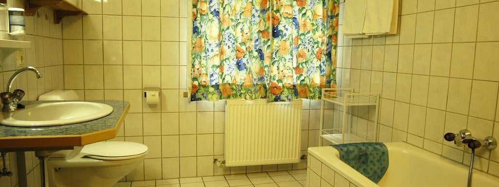 Badezimmer zum Doppelzimmer - Haus Acherkogel - Umhausen