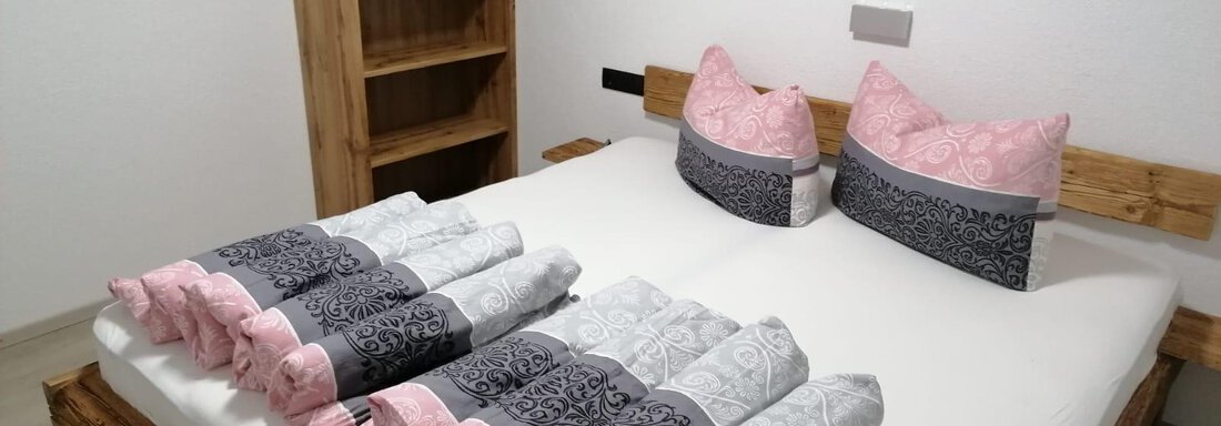 Doppelzimmer mit französischem Bett - Haus Annemarie - Umhausen