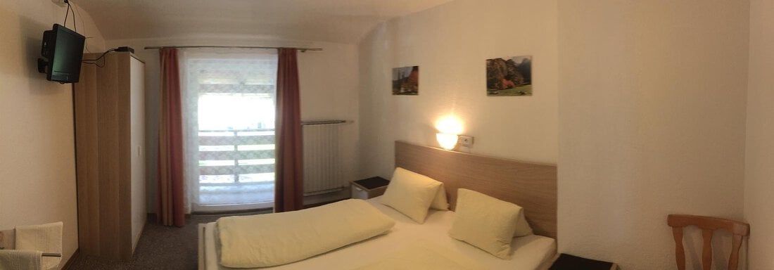 Doppelzimmer mit Etagenbad - Haus Gamsblick - Umhausen