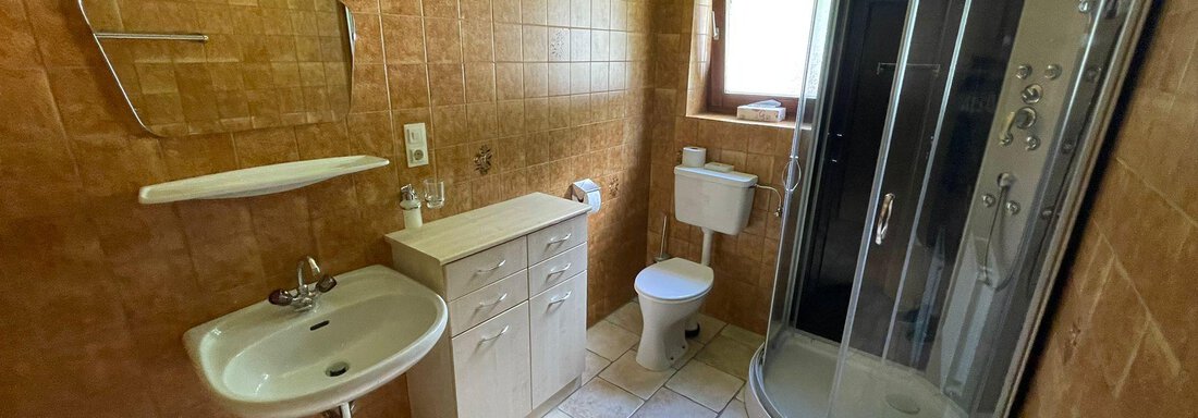 Badezimmer mit Erlebnissdusche und WC - Naznhof - Umhausen