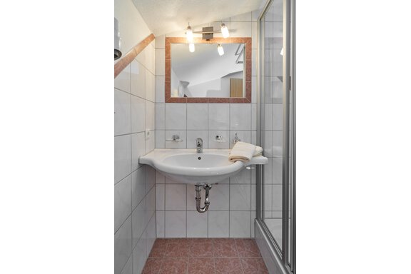 Badezimmer im Doppelzimmer - Gästehaus Judith - Zwieselstein